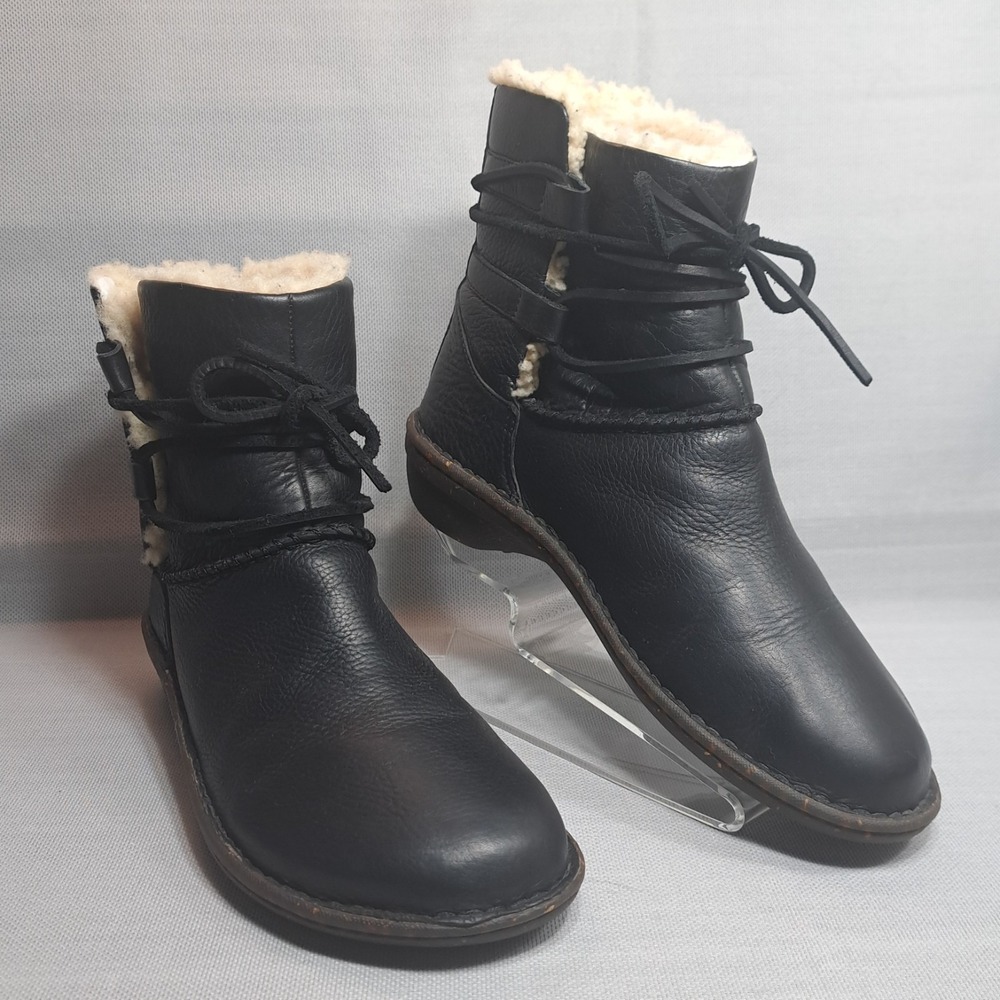 UGG Women's 8 Black Leather & Genuine Sheepskin Slip‎ On Ankle Boots With Laces